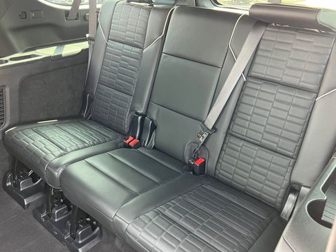 Used 2025 Cadillac Escalade ESV V AWD/4WD image 23