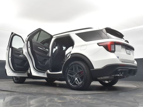 Used 2025 Ford Explorer ST image 37