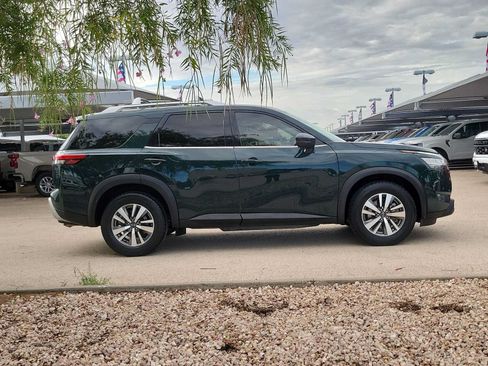 Used 2023 Nissan Pathfinder SL FWD image 9