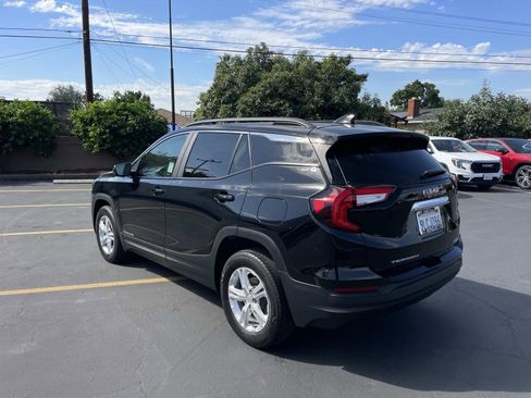 Used 2023 GMC Terrain SLE w/ Driver Convenience Package image 7