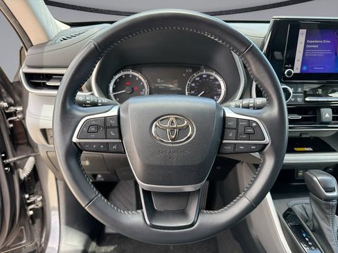 Used 2023 Toyota Highlander XLE FWD image 21