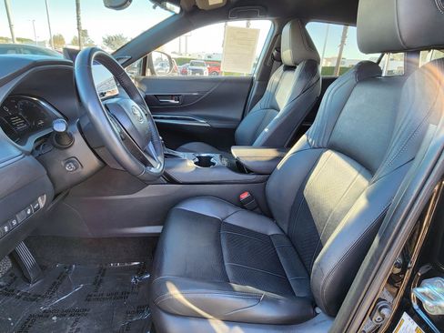 Used 2023 Toyota Venza Limited image 28