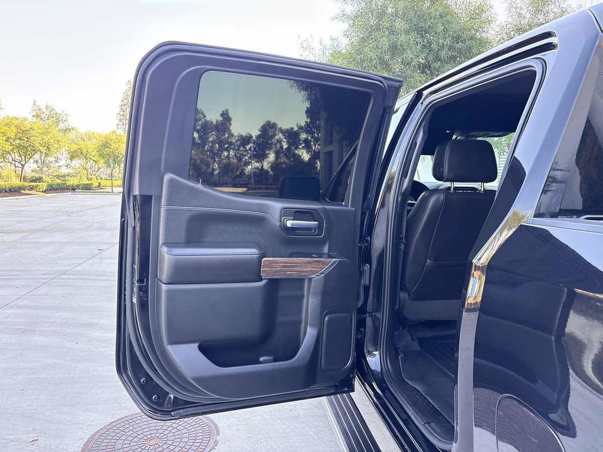 Used 2019 Chevrolet Silverado 1500 High Country w/ Technology Package AWD/4WD image 10