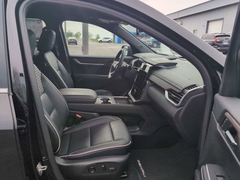 Used 2024 GMC Acadia Denali AWD/4WD image 6