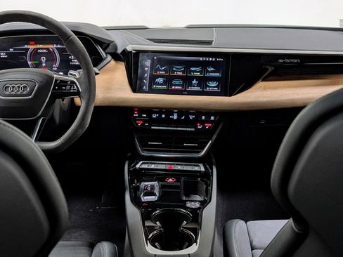 Used 2022 Audi e-tron GT Premium Plus image 26