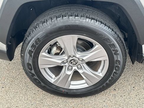 Used 2025 Toyota RAV4 XLE AWD/4WD image 40