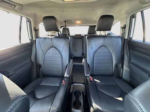 Certified 2022 Toyota Highlander XLE image 59