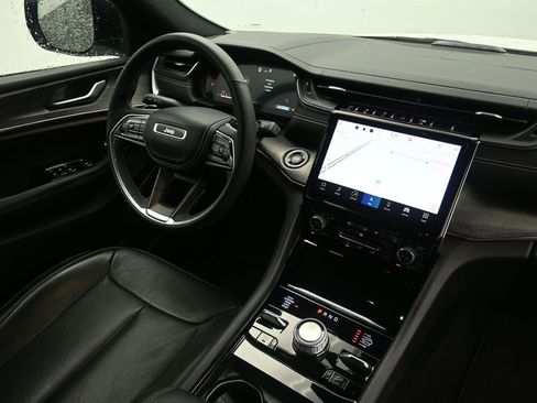 Used 2023 Jeep Grand Cherokee Overland AWD/4WD image 15