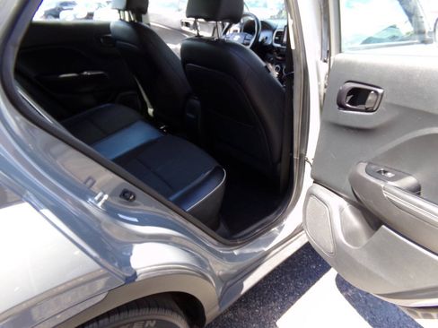 Used 2023 Hyundai Venue Limited FWD image 36