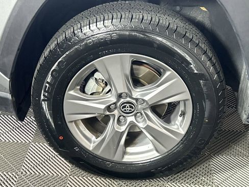 Used 2025 Toyota RAV4 XLE FWD image 10