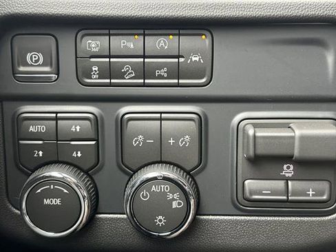 New 2026 Chevrolet Suburban LS image 31