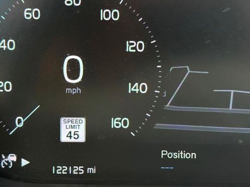 Used 2018 Volvo XC60 T8 Inscription w/ Luxury Seat Package image 19