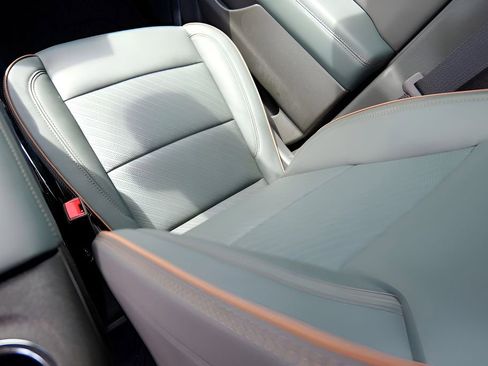 New 2026 GMC Yukon XL AT4 w/ AT4 Premium Plus Package AWD/4WD image 32
