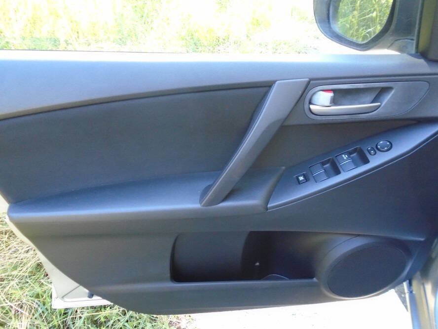 Used 2013 MAZDA MAZDA3 i SV FWD image 15