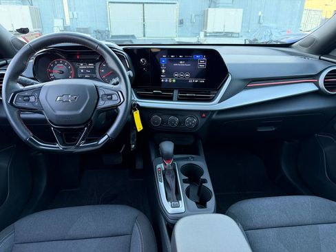 Used 2024 Chevrolet Trax RS FWD image 9