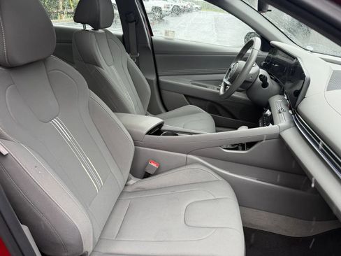 Used 2025 Hyundai Elantra SEL FWD image 11