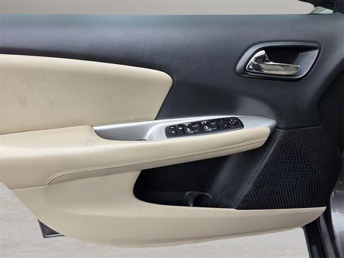 Used 2015 Dodge Journey American Value Package w/ Flexible Seating Group image 18