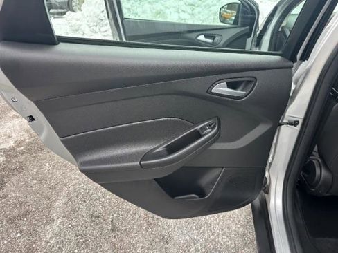 Used 2017 Ford Focus SE image 27