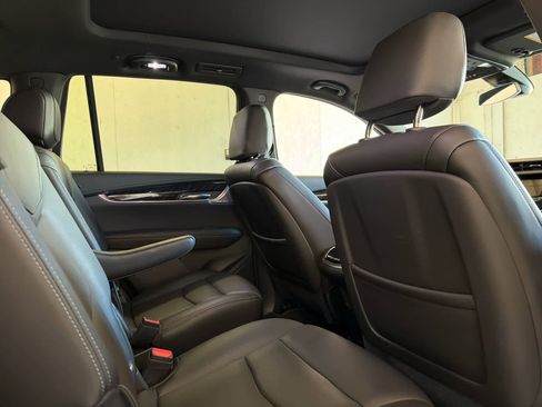 Used 2025 Cadillac XT6 Premium Luxury FWD image 34
