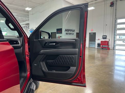 Used 2025 Chevrolet Tahoe RST w/ Comfort Package AWD/4WD image 44