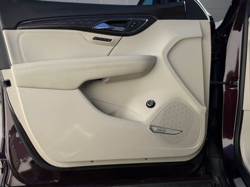 Used 2022 Buick Envision Avenir w/ Technology Package II image 11