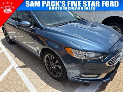 Used 2018 Ford Fusion SE w/ Equipment Group 201A FWD image 2