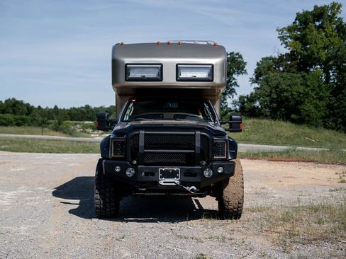 Used 2011 Ford F550 4x4 Crew Cab Super Duty w/ Payload Upgrade Pkg image 7