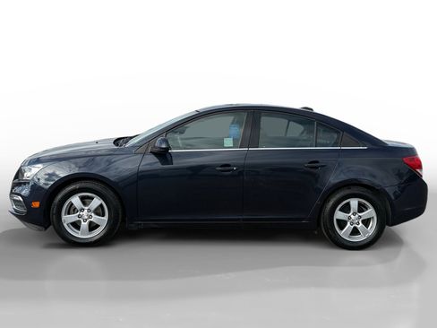 Used 2016 Chevrolet Cruze LT image 2