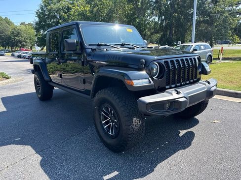 Used 2022 Jeep Gladiator Sport AWD/4WD image 7