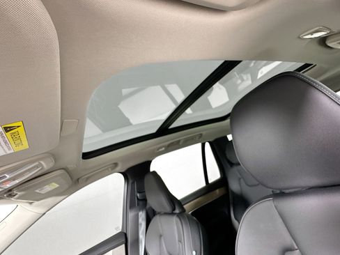 Used 2025 Volvo XC90 B6 Core w/ Protection Package Premier image 20