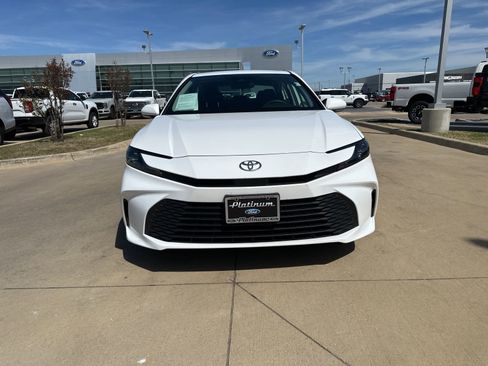 Used 2025 Toyota Camry LE FWD image 9
