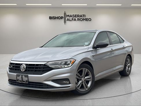 Used 2020 Volkswagen Jetta R-Line w/ R-Line Cold Weather Package FWD image 2