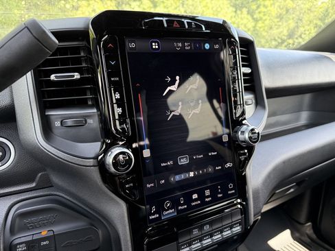 Used 2024 RAM 3500 Tradesman w/ Chrome Appearance Group image 32