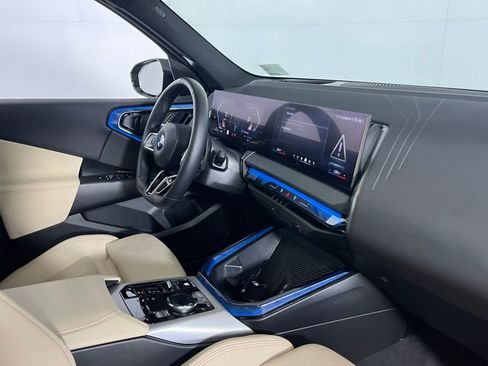 Used 2025 BMW X3 xDrive30i w/ Premium Package image 33