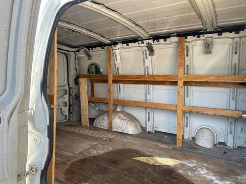 Used 2008 Chevrolet Express 2500 image 25