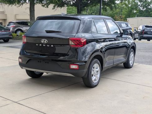 New 2026 Hyundai Venue SE FWD image 2