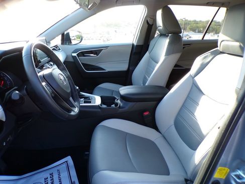 Used 2019 Toyota RAV4 XLE Premium w/ Cold Weather Package AWD/4WD image 14