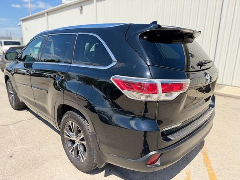 Used 2016 Toyota Highlander XLE image 3