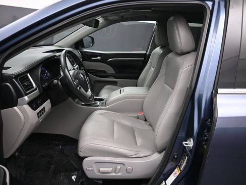 Used 2017 Toyota Highlander Limited Platinum w/ Carpet Mat Package AWD/4WD image 19