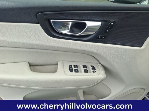 Certified 2022 Volvo XC60 B5 Momentum w/ Advanced Package image 13
