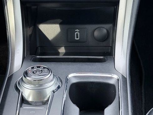 Used 2017 Ford Fusion SE w/ Equipment Group 201A image 21