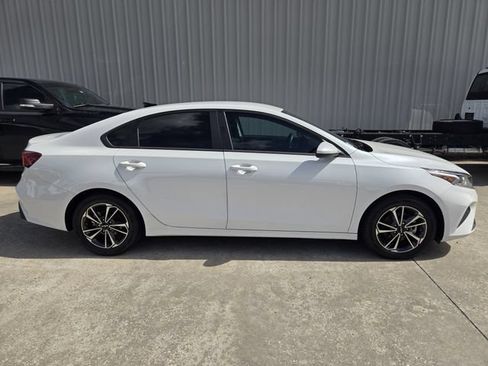 Used 2024 Kia Forte LXS FWD image 5