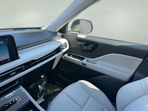 New 2026 Lincoln Aviator AWD image 17
