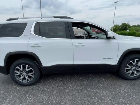 Used 2023 GMC Acadia SLT w/ Technology Package FWD image 8