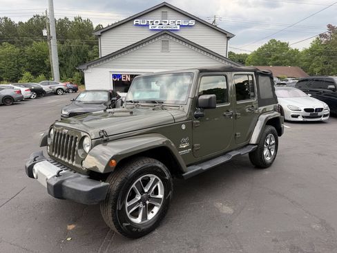 Used 2015 Jeep Wrangler Unlimited Sahara w/ Dual Top Group AWD/4WD image 1