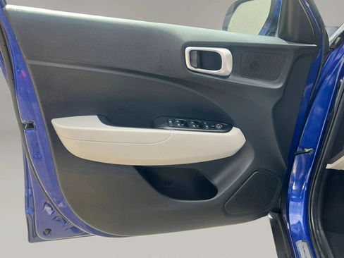Used 2020 Hyundai Venue SEL FWD image 12