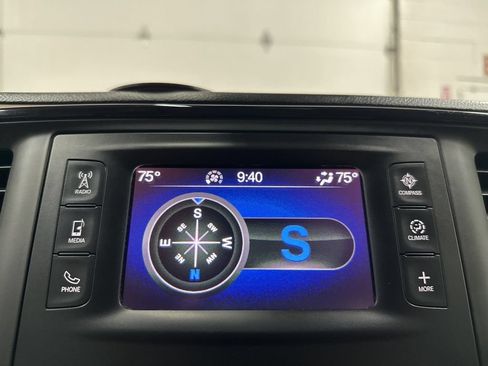 Used 2017 Chrysler Pacifica Touring-L FWD image 28