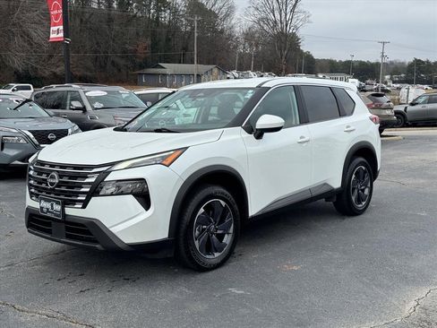 Used 2024 Nissan Rogue SV image 7