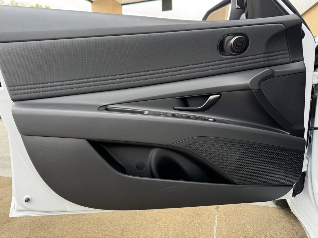 New 2025 Hyundai Elantra SEL FWD image 17