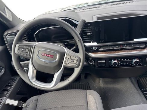 New 2026 GMC Sierra 1500 SLE image 12